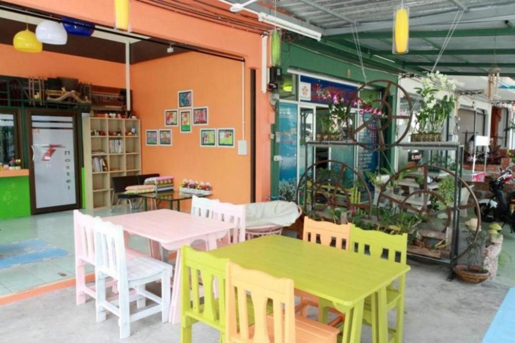 Oyo 586 I Hostel Phuket Exterior photo